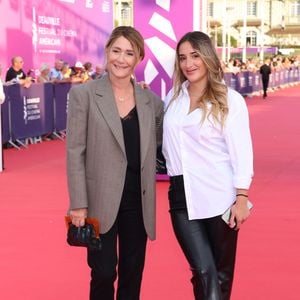 Très fière de celle que les téléspectateurs ont pu découvrir dans l'émission "Les Cinquante" sur W9, Daniela Lumbroso n'a pas tari d'éloges à son sujet :

Daniela Lumbroso et sa fille Carla Ghebali - Tapis rouge pour la projection du film "Bugonia" lors du 51éme Festival du Cinema Américain de Deauville le 6 septembre 2025. © Denis Guignebourg/Bestimage