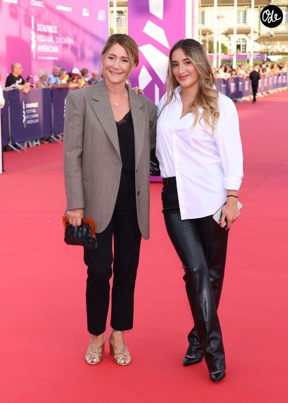 Très fière de celle que les téléspectateurs ont pu découvrir dans l'émission "Les Cinquante" sur W9, Daniela Lumbroso n'a pas tari d'éloges à son sujet :

Daniela Lumbroso et sa fille Carla Ghebali - Tapis rouge pour la projection du film "Bugonia" lors du 51éme Festival du Cinema Américain de Deauville le 6 septembre 2025. © Denis Guignebourg/Bestimage