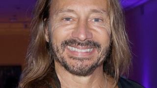 Deux mois après avoir fait parler de lui, Bob Sinclar revient sur sa transformation et le message est clair