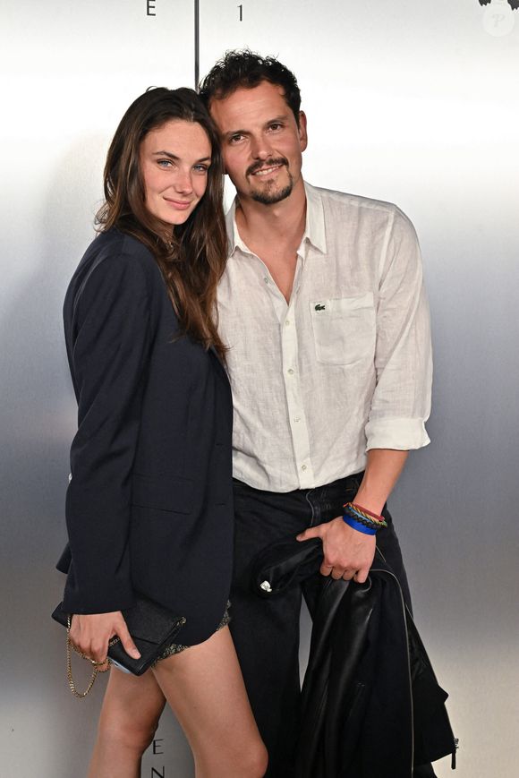 Dans une vidéo postée sur son compte Instagram le 1er mars 2026, le compagnon de Cassandre Verdier a révélé avoir reçu une énorme peluche en cadeau.

Cassandre Verdier, Juan Arbeláez à la soirée Lacoste x Chien 51 avant le 78ème Festival de Cannes à Cannes, France, le 17 mai 2025. Photo par Julien Reynaud/APS-Medias/ABACAPRESS.COM