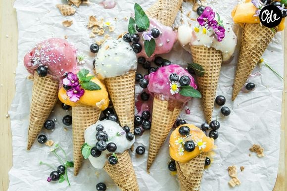 Dans son livre "Eat Your Ice Cream. Six Simple Rules for a Long and Healthy Life", il invite à prendre soin de soi sans transformer son quotidien en une succession d'interdits.

Brooke Lark / Unsplash