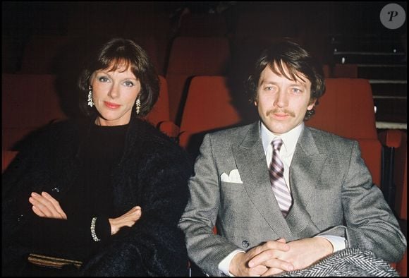 Bernard Giraudeau a comparé ce refus à une forme de "suicide"
Bernard Giraudeau et Anny Duperey au théâtre pour la reprise de la pièce Désiré de Sacha Guitry ©BERTRAND RINDOFF PETROFF / BESTIMAGE