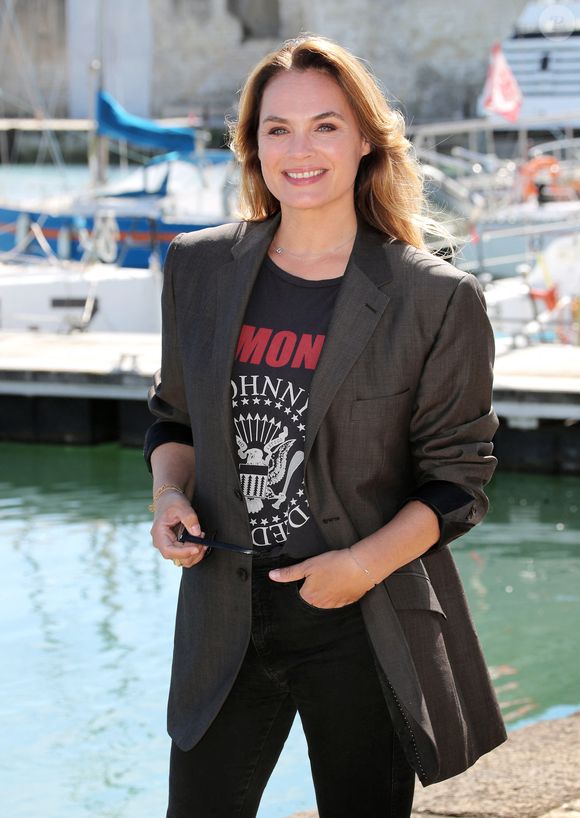 Infirmière et mère de famille, Claire est un personnage complexe, souvent blessé mais toujours debout.

Mélanie Maudran - Photocall de la série "Un si grand soleil" lors de la 26ème Edition du Festival de la Fiction de La Rochelle. Le 14 septembre 2024
© Patrick Bernard / Bestimage