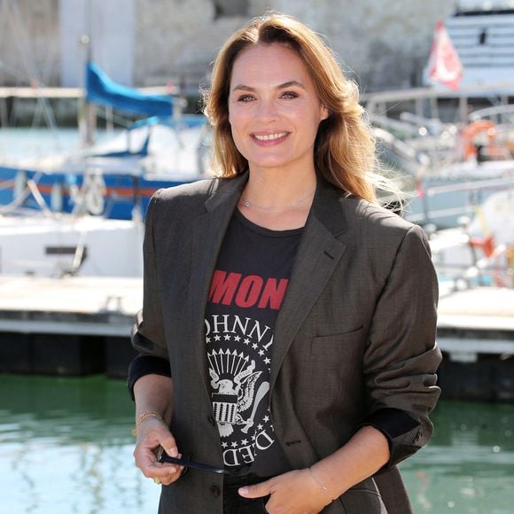 Infirmière et mère de famille, Claire est un personnage complexe, souvent blessé mais toujours debout.

Mélanie Maudran - Photocall de la série "Un si grand soleil" lors de la 26ème Edition du Festival de la Fiction de La Rochelle. Le 14 septembre 2024
© Patrick Bernard / Bestimage