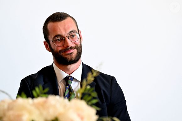 Louis Sarkozy a dédicacé son nouveau livre "Napoléon Bonaparte, l'empire des livres" dans le cadre de la Semaine du Libraire à Menton où il a ensuite participé à une conférence sur Napoléon, le 15 mai 2025. © Bruno Bebert/Bestimage
