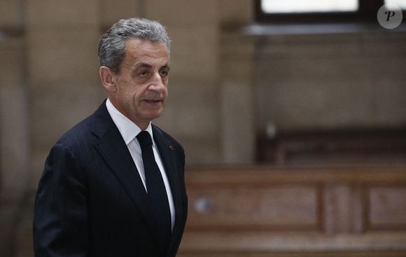 L'ex président Nicolas Sarkozy arrive à son procès en appel dans l'affaire Bygmalion sur le financement illégal de sa campagne présidentielle perdue de 2012, au Palais de justice, Ile de la Cité, à Paris, France, le 24 novembre 2023. © Christophe Clovis/Bestimage