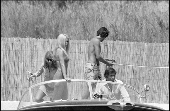 Gunter Sachs et Brigitte Bartot en 1967 à Saint-Tropez. (DANIEL ANGELI / BESTIMAGE).