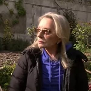 Véronique Sanson dévoile sa vie en pleine nature, à 40km de Paris, dans l'émission "Thé ou café". Le 6 juin 2017.