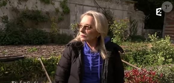 Véronique Sanson dévoile sa vie en pleine nature, à 40km de Paris, dans l'émission "Thé ou café". Le 6 juin 2017.