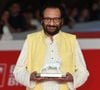 Il s'agit de Shekhar Kapur, réalisateur indien de "Elizabeth" (1998)

Shekhar Kapur - Les lauréats du 17ème Rome Film Festival, le 22 octobre 2022. Photo : SGP / BESTIMAGE