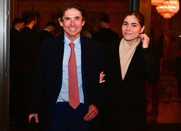 Arno Klarsfeld, guest au dîner annuel du CCAF (Conseil de coordination des associations arméniennes de France) à l'hôtel du collectionneur à Paris le 11 mars 2025
Comme chaque année, la onzième édition du désormais fameux dîner du CCAF a fait salle comble. 450 personnes se sont retrouvées dans les salons de l'hôtel du collectionneur, à Paris. Lors du cocktail, plusieurs personnalités politiques ont eu l'occasion de s'entretenir avec les invités.
Comme de coutume, un certain nombre de figures intellectuelles étaient également au dîner.
C'est Nelson Monfort qui a présenté la soirée en rappelant que la soirée est l'occasion de nous retrouver et de réaffirmer les liens profonds qui unissent la France et l'Arménie, liens tissés par l'histoire, la culture et des valeurs communes.
Cette soirée incarne à la fois un hommage solennel et un appel à l'action. Hommage envers celles et ceux qui oeuvrent sans relâche pour la cause arménienne; mais appel à la communauté internationale pour qu'elle s'engage résolument pour la justice et la paix.

© Christian Liewig / Bestimage