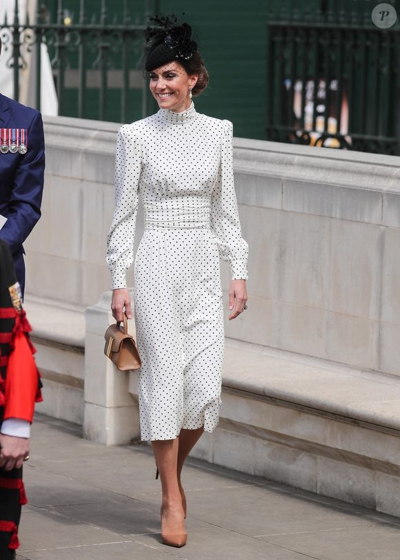 Mais depuis qu'elle est devenue princesse et qu'elle a intégré la famille royale britannique, plus question pour la maman de Louis, George et Charlotte de dévoiler des attributs sexy. 

Kate Middleton à Thanksgiving qui marque le 80ème anniversaire de VE Day à l'Abbaye de Westminster  le 8 mai 2025@Backgrid UK/ Bestimage