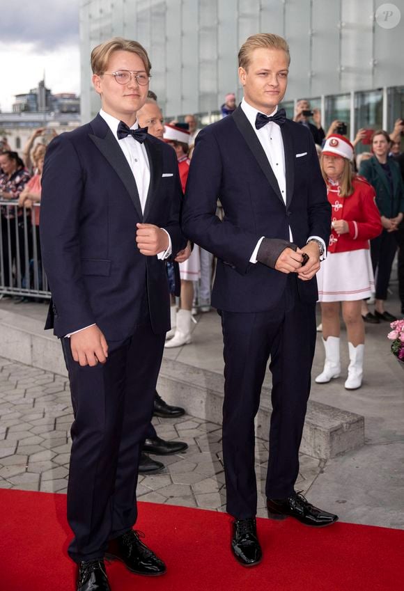 En pleine tourmente, le beau-fils du prince héritier Haakon avait alors révélé qu'il souffrait de toxicomanie et de troubles mentaux

Le prince Sverre Magnus et Marius Borg Høiby - La princesse Ingrid Alexandra de Norvège fête ses 18 ans lors d'un dîner de gala offert par le gouvernement à la bibliothèque nationale de Oslo le 16 juin 2022.