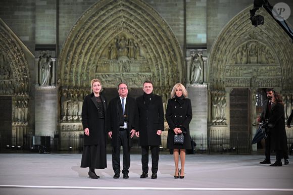 Julie Gayet et l'ancien président français François Hollande, le président français Emmanuel Macron et son épouse Brigitte Macron assistent à la cérémonie de bienvenue lors de la réouverture officielle de la cathédrale Notre-Dame de Paris, en France, le 7 décembre 2024, après plus de cinq ans de travaux de reconstruction à la suite de l'incendie d'avril 2019. Eliot Blondet/Pool/Bestimage