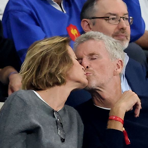 Denis Brogniart et sa femme Hortense dans les tribunes du match de Coupe du monde de rugby opposant l'Irlande à l'Ecosse (36-14) au stade de France à Saint-Denis, proche Paris, Seine Saint-Denis, France, le 7 octobre 2023. © Jacovides-Moreau/Bestimage