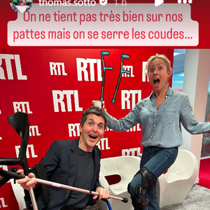 Thomas Sotto a été victime d’un accident de vélo le 31 janvier, nécessitant des bandages et une attelle à la jambe.

Thomas Sotto a partagé une photo avec Anne-Sophie Lapix sur laquelle tous les deux apparaissent blessés. Capture d'écran Instagram