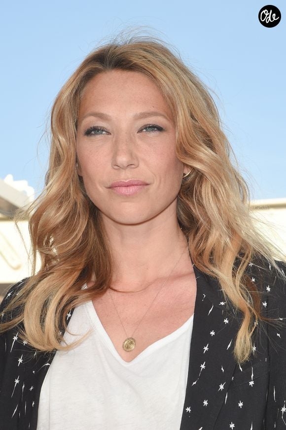 Laura Smet - Fermeture de la Grande Roue de la place de la Concorde et remise d'un chèque de 90 000 euros pour l'Institut Rafaël ( Institut soutenu par J.Hallyday) à Paris le 18 mai 2018 © Guirec Coadic / Bestimage