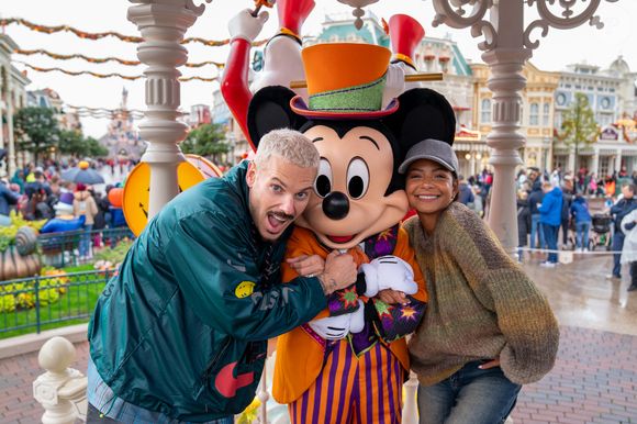 Matt Pokora et sa femme Christina Millian - Les célébrités fêtent Halloween à Disneyland Paris, le 31 octobre 2023. Alors que Disneyland Paris enchante le mois d’octobre avec Le Festival d’Halloween, les Méchants Disney, les Hôtes Mystérieux et les Esprits Farceurs les ont envoûté de terreur et de rires.
© Disneyland Paris via Bestimage