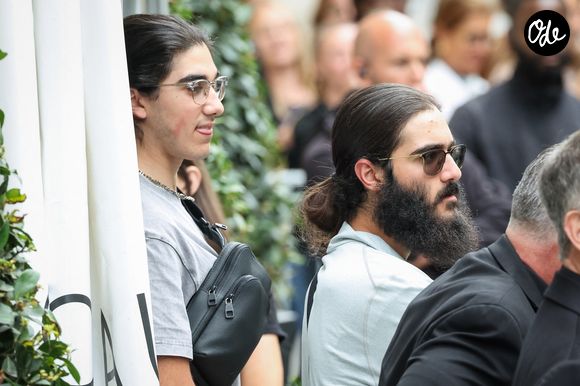 Nelson Angelil et Eddy Angelil, les fils de C.Dion - Céline Dion acclamée par ses fans à son arrivée au palace Royal Monceau à Paris, le 28 août 2026. © CYRIL MOREAU / BESTIMAGE