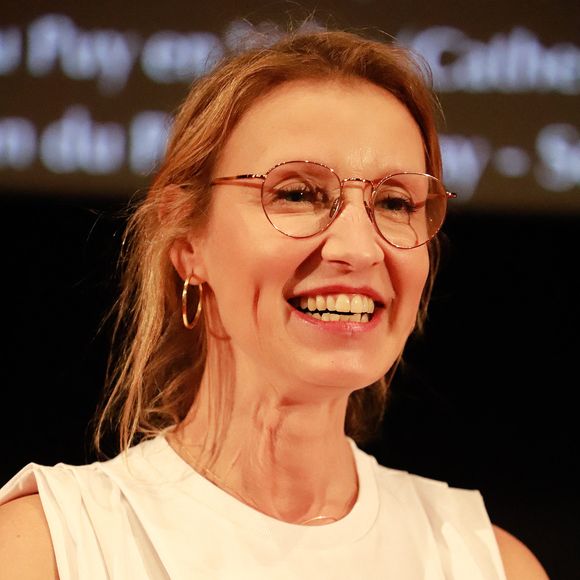 Alexandra Lamy lors de la première du film "Compostelle" au cinéma Le Grand Palace aux Sables-d'Olonne le 19 mars 2026.

© Noël Carrier / Bestimage