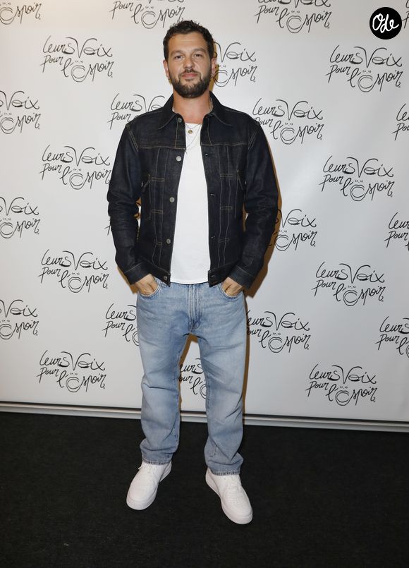 Roméo a fait sa rentrée en CP, un moment particulièrement émouvant pour son papa.

Claudio Capéo au Photocall de la 10ème édition de la soirée "Leurs voix pour l'espoir" au profit de la recherche contre le cancer du pancréas (fondation ARCAD) à l'Olympia à Paris le 17 octobre 2022.
© Marc Ausset-Lacroix / Perusseau / Bestimage