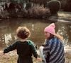Julien Doré avec son fils, photo publiée sur Instagram.