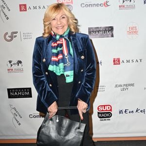 La chanteuse Nicoletta arrive à la première de la pièce inspirée du livre de Valérie Perez-Ennouchi "Destins de femmes", au Théâtre du Rond Point, à Paris, France, le 16 octobre 2023. Photo par Mireille Ampilhac/ABACAPRESS.COM