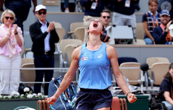 La française Loïs Boisson bat l'américaine Pegula (3-6, 6-4, 6-4), au 4ème tour des internationaux de France de Tennis de Roland Garros 2025 (Jour 9), à Paris, France, le 2 juin 2025. Boisson a renversé la situation face à l’Américaine Pegula, numéro trois mondiale, pour s’offrir la plus belle victoire de sa carrière (3-6, 6-4, 6-4) et se hisser en quarts de finale de Roland-Garros. © Jacovides-Moreau/Bestimage