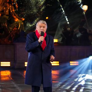Salvatore Adamo évoque ses trois enfants et ses petites-filles

Exclusif - Salvatore Adamo lors de l'enregistrement de l'émission "La Grande soirée du 31 de Paris", diffusée le 31 décembre sur France 2, sur la place de la Concorde à Paris, France, le 24 novembre 2025. © Guebey-Tribeca/Bestimage
