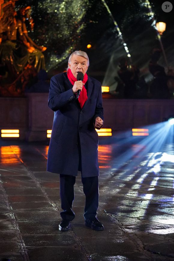 Salvatore Adamo évoque ses trois enfants et ses petites-filles

Exclusif - Salvatore Adamo lors de l'enregistrement de l'émission "La Grande soirée du 31 de Paris", diffusée le 31 décembre sur France 2, sur la place de la Concorde à Paris, France, le 24 novembre 2025. © Guebey-Tribeca/Bestimage
