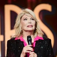 “J’espère que ce sera la dernière”, Amanda Lear rassure après une nouvelle prise en charge