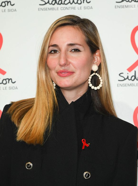 Sur le plateau de l'émission, elle avait fait sensation avec une veste brodée.

Marie Portolano - Soirée de lancement du Sidaction 2022 à la salle Wagram à Paris le 7 mars 2022. © Coadic Guirec/Bestimage