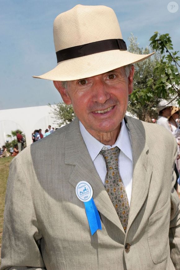 Le fondateur du groupe LVMH, cède ainsi sa première place à la famille Hermès et à la centaine de descendants de Thierry Hermès (1801-1878), fondateur du groupe de luxe. 



L'ancien CEO d'Hermès, le regretté Jean-Louis Dumas au Prix de Diane at Chantilly le 11 juin 2006. Photo by Benoit Pinguet/ABACAPRESS.COM