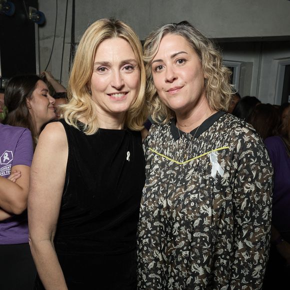 Exclusif - Julie Gayet, Caroline Darian (fille de Gisèle Pelicot) - Studio - Enregistrement du concert "Nos voix pour toutes", au profit de La fondation des femmes, à l'Adidas Arena à Paris, © Cyril Moreau-Coadic Guirec / Bestimage