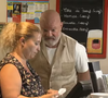 Depuis ils ont complètement changé de vie, se reconvertissant dans d’autres secteurs professionnels.

Julien et Stéphanie de "Cauchemar en cuisine" -  Planète CSAT - Bandes annonces / YouTube