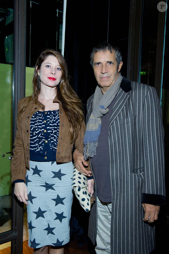 Comparés à de "jeunes amoureux" par les journalistes (ndlr : il a 77 ans, elle 48), le couple n'a toujours pas investi dans l'immobilier. 

Exclusif - Julien Clerc et sa femme Helene Gremillon - Avant-premiere du film "Les Garcons et Guillaume, a table !" de Guillaume Gallienne au cinema Katara au Royal Monceau-Raffles a Paris. Le 4 octobre 2013. (Bestimage)