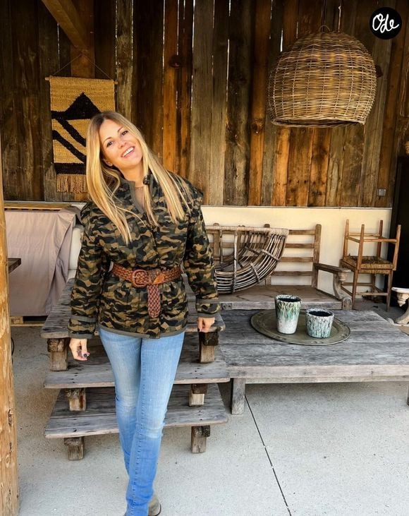 On y découvre un intérieur élégant et magnifiquement décoré, l’actrice de 54 ans avouant s’être "fait plaisir".

Photo de Cécile Siméone relayée sur Instagram.