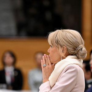 Brigitte Macron lors d'un dîner d'État au Centre international des congrès de Hanoi, au Vietnam, le 26 mai 2025. © Jeanne Accorsini / Pool / Bestimage