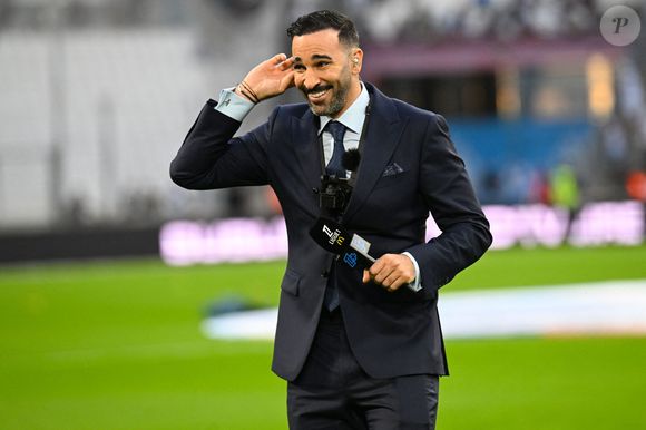 En effet, Adil Rami a été recruté dans la série Léo Mattéï pour un épisode de la treizième saison, dont le tournage a débuté récemment.

Adil Rami - Ligue 1 Mcdonald's match between Olympique de Marseille and Paris Saint Germain on September 22, 2025 at the Orange Velodrome Stadium in Marseille.
