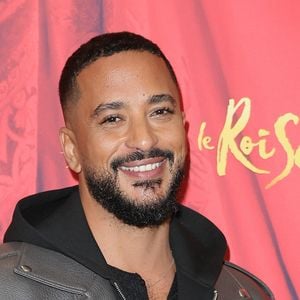 Le chanteur s’est affiché torse nu dans les vestiaires du club.

Exclusif - Slimane lors de la générale du spectacle "Le roi soleil" au Dôme de Paris
© Coadic Guirec / Bestimage