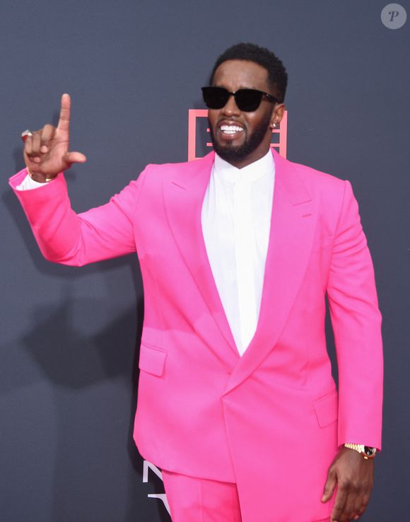 Sean Combs a récemment été condamné pour trafic et violence sexuelle.

Sean Combs (Puff Daddy, P. Diddy) et sa famille au photocall de la soirée des "BET Awards 2022" à Los Angeles, le 26 juin 2022.