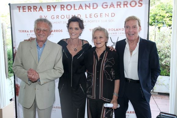 Exclusif - Nelson Monfort, Anne Le Nen, Muriel Robin et Tony Gomez (de chez Laurent) - - Présentation du Collier " Terra by Roland Garros " créé par Anne Le Nen, Présidente de Ground Legend, au restaurant Laurent à Paris, France le 22 Mai 2026.

© Bertrand Rindoff/Bestimage