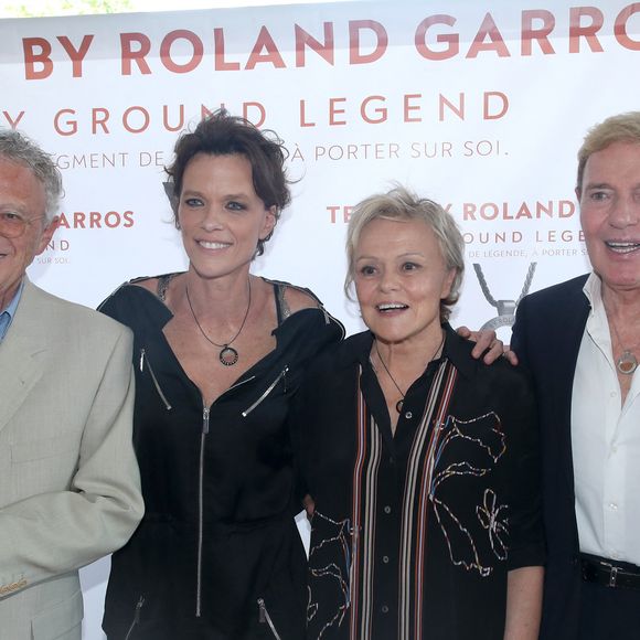 Exclusif - Nelson Monfort, Anne Le Nen, Muriel Robin et Tony Gomez (de chez Laurent) - - Présentation du Collier " Terra by Roland Garros " créé par Anne Le Nen, Présidente de Ground Legend, au restaurant Laurent à Paris, France le 22 Mai 2026.

© Bertrand Rindoff/Bestimage