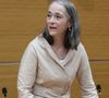 Au maximum, la rémunération de la patronne s'élève donc à 400 000 € brut par an. Une somme importante sur laquelle Delphine Ernotte n'a évidemment pas la main.

Delphine Ernotte lors d'une audition devant la Commission d'enquête sur la neutralité, le fonctionnement et le financement de l'audiovisuel public à l'Assemblée nationale à Paris, le 8 avril 2026.
© Lionel Urman / Bestimage