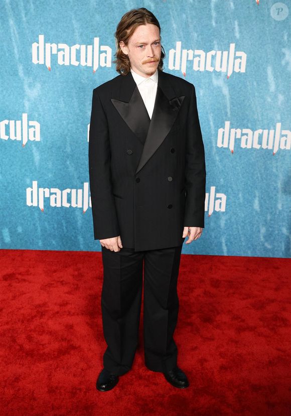 Hollywood, CA La première de 'Dracula' a eu lieu au TCL Chinese Theater à Hollywood, Californie le 03/02/2026.

Sur la photo : Caleb Landry Jones 

Photo : Backgrid USA / Bestimage