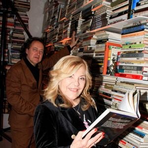 Exclusif - Nicoletta et son mari Jean-Christophe Molinier lors de la soirée dédicaces du livre "Les années Sagan" de Denis Westhof à la librairie 7L à Paris, France, le 29 mai 2024. 

© Phiippe Baldini/Bestimage