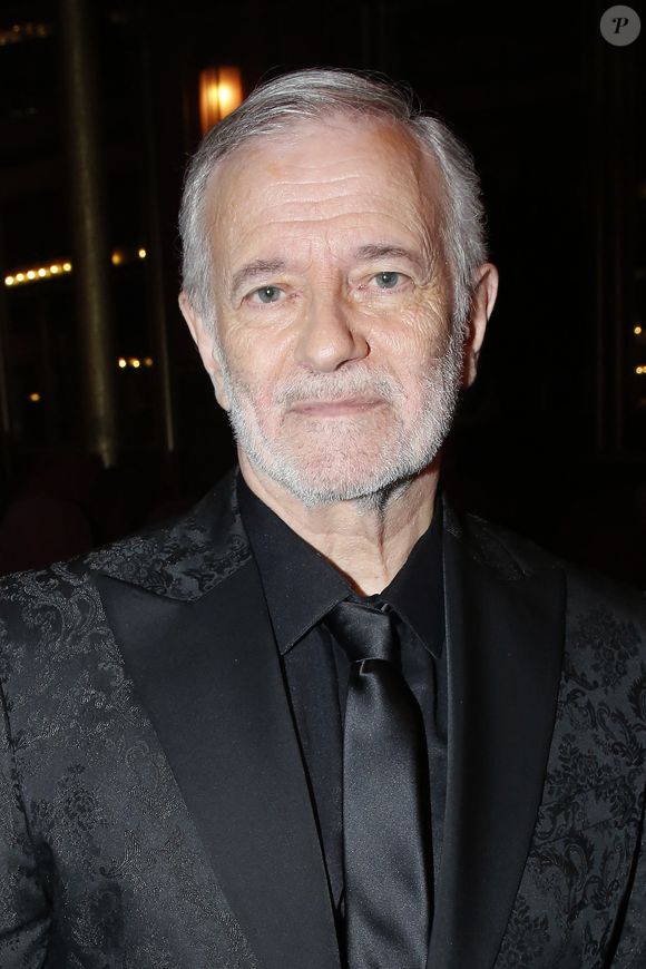 Info - Le jeu d'enquête " Murder Party au Musée " sur M 6 sera présenté par Francis Huster - Semi-exclusif - Francis Huster - 35ème cérémonie des Molières aux Folies Bergère à Paris, France, le 6 Mai 2024. © Bertrand Rindoff / Bestimage