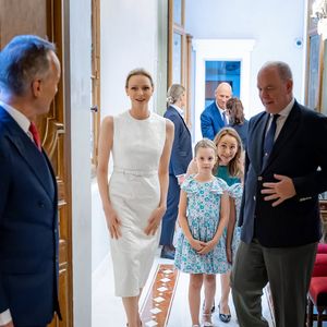 Charlene de Monaco est allée à la rencontre de Anna Ella Carlevaris, la 10 000ème citoyenne de la Principauté. Capture d'écran Instagram
