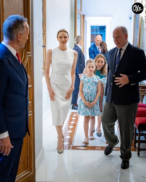 Charlene de Monaco est allée à la rencontre de Anna Ella Carlevaris, la 10 000ème citoyenne de la Principauté. Capture d'écran Instagram