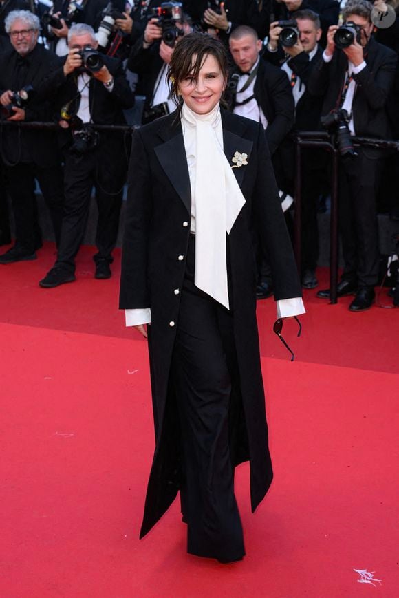 Avec Jurana, sa société civile immobilière reprenant les syllabes du trio, Juliette Binoche entend certainement renforcer son héritage.

Juliette Binoche lors de la première d'Amarga Navidad au 79ème Festival de Cannes, le 19 mai 2026, France. Crédit : Doug Peters/Empics
